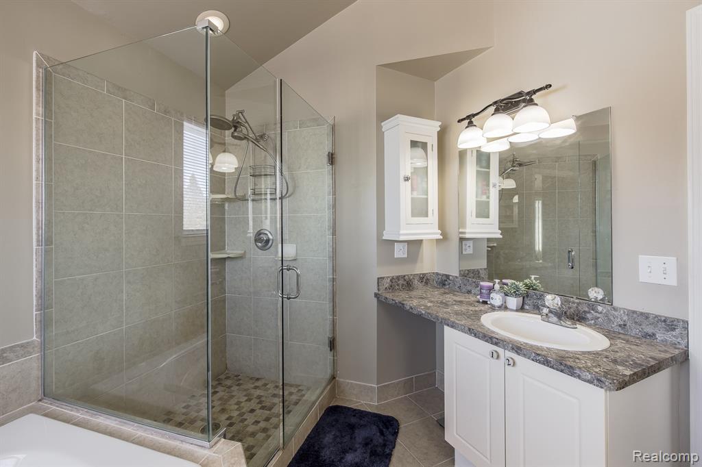 4930 Fox Chase Drive, White Lake, MI 48383 — Photo 36