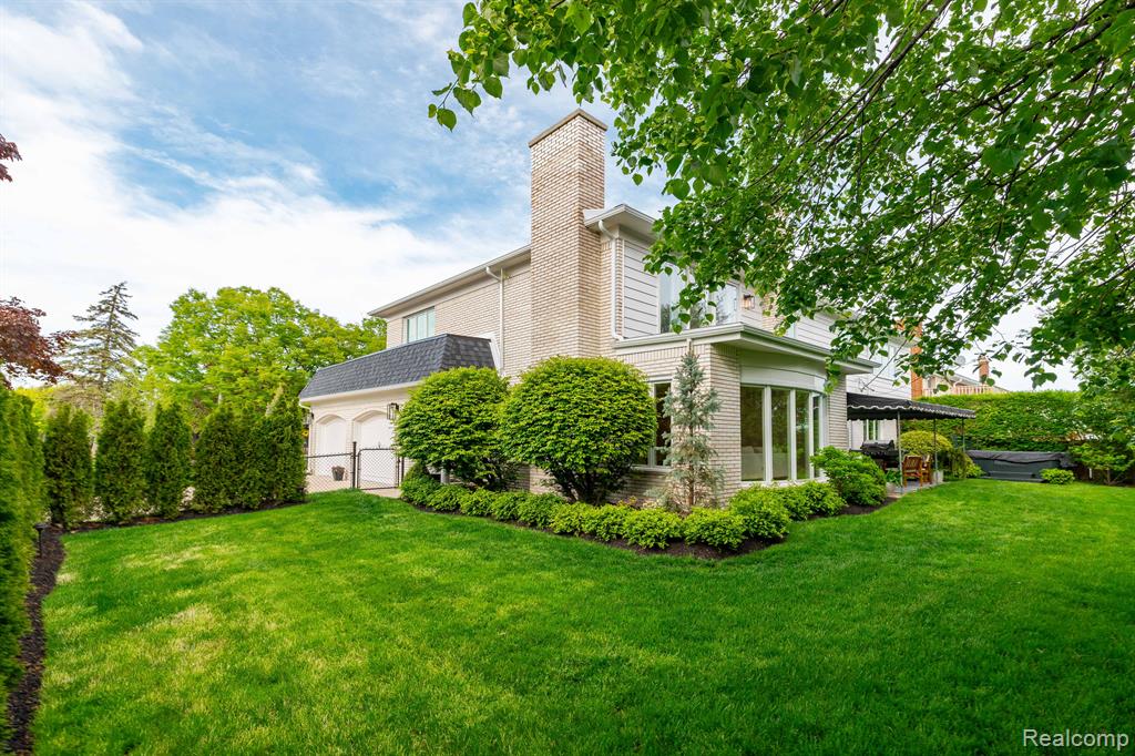 655 CANTERBURY Road, Grosse Pointe Woods, MI 48236 — Photo 49