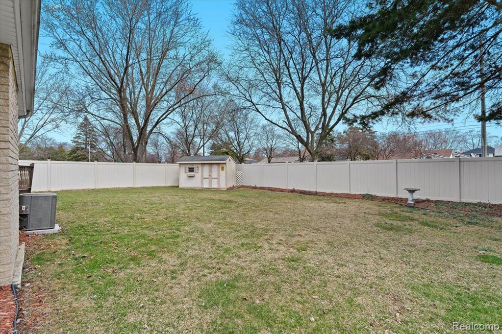 6544 POWDERHORN Drive, Canton, MI 48187 — Photo 35