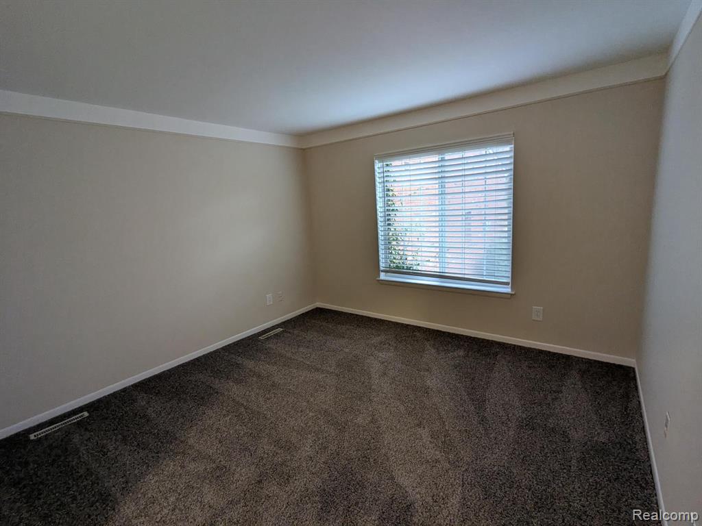 454 N Fox Hills Drive, A-8, Bloomfield, MI 48304 — Photo 14