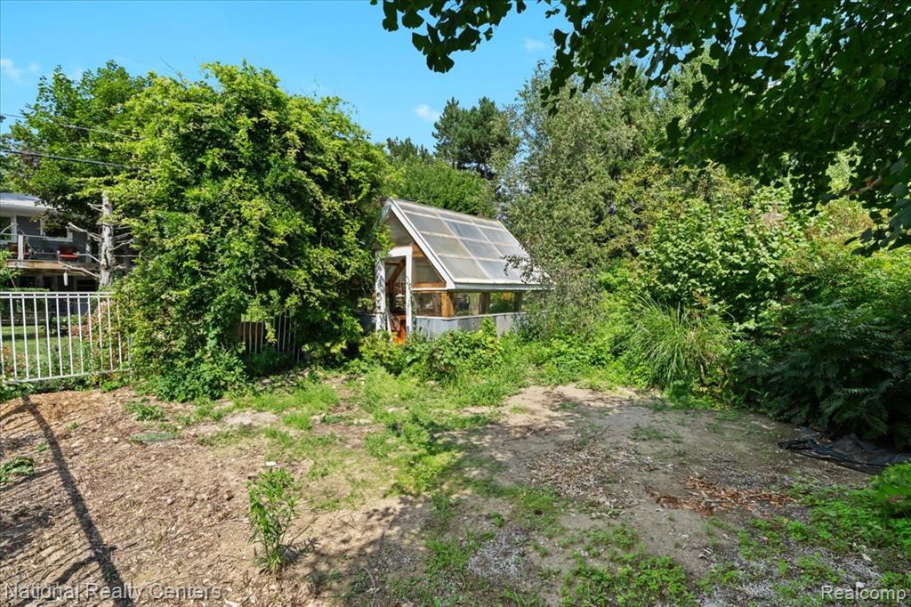 1785 Middle Road, Highland, MI — Photo 41