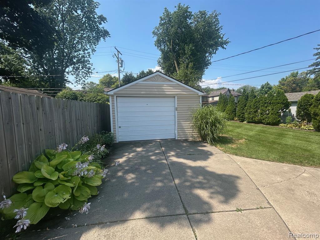 881 Lincoln Road, Grosse Pointe, MI 48230 — Photo 29