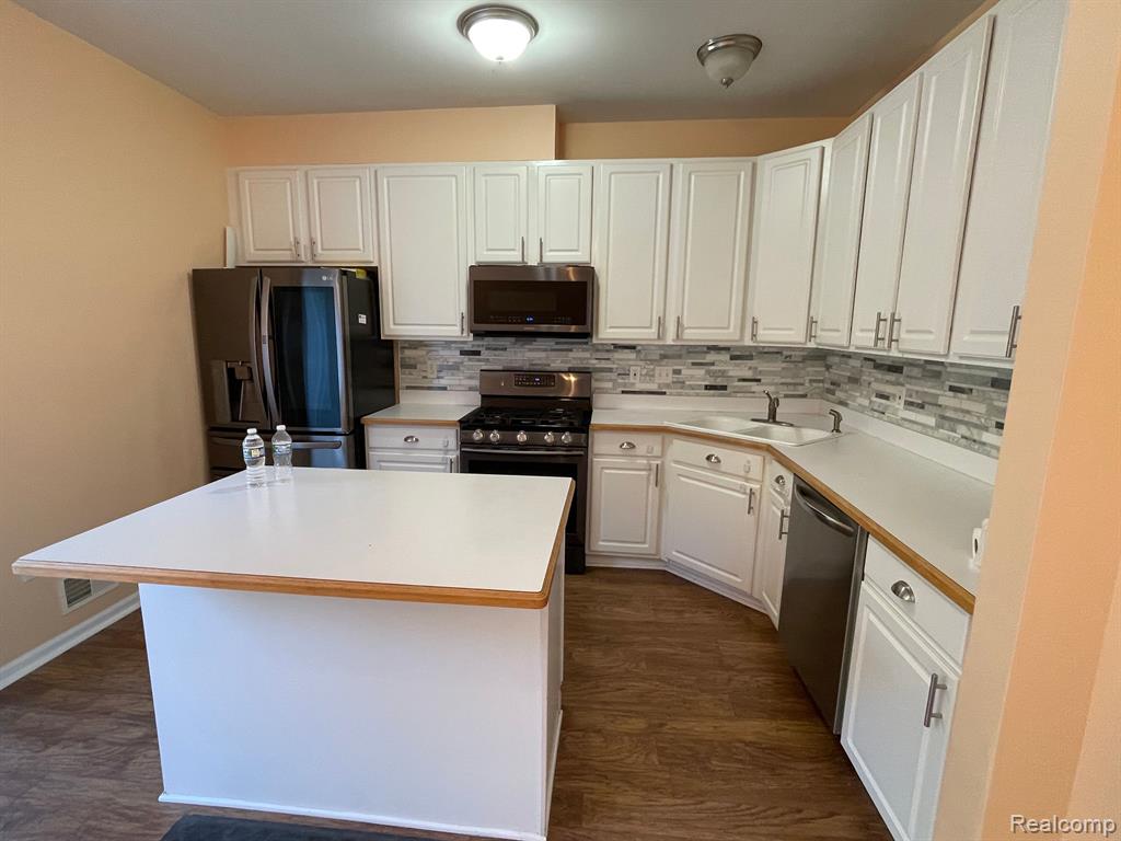 701 CHERRY ORCHARD Road, Canton, MI 48188 — Photo 22