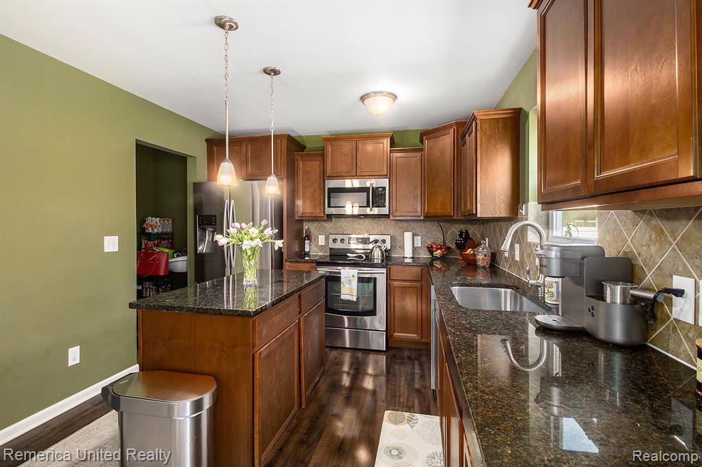 3652 AMBER OAKS Drive, Howell, MI 48855 — Photo 8