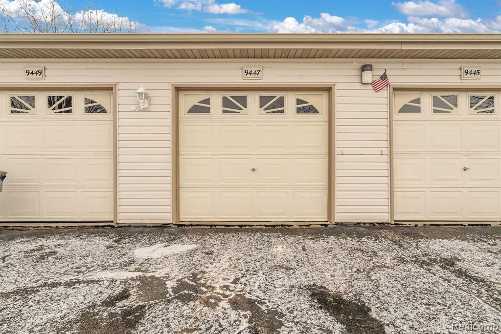 9447 FORESTVIEW Circle, Grand Blanc, MI 48439 — Photo 19