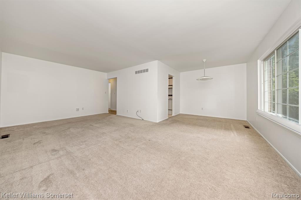 739 E FOX HILLS Drive, Bloomfield Hills, MI 48304 — Photo 6