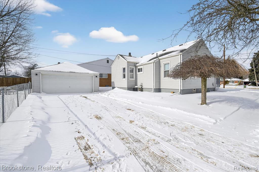 14801 Pennsylvania Road, Riverview, MI 48193 — Photo 2