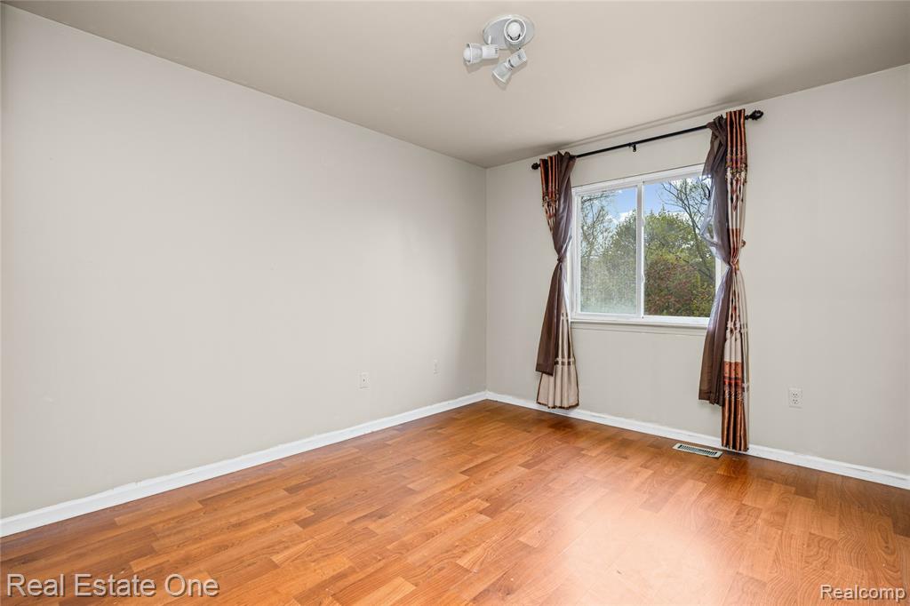 7295 W Maple Road, West Bloomfield, MI — Photo 18