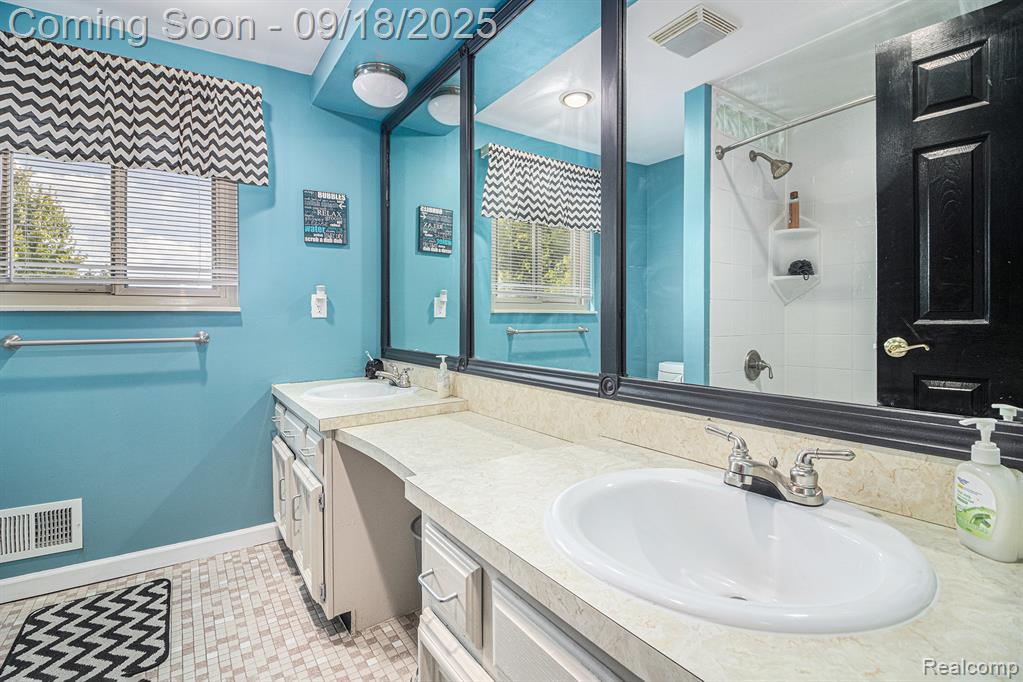 15721 Kristin Lane, Riverview, MI 48193 — Photo 20