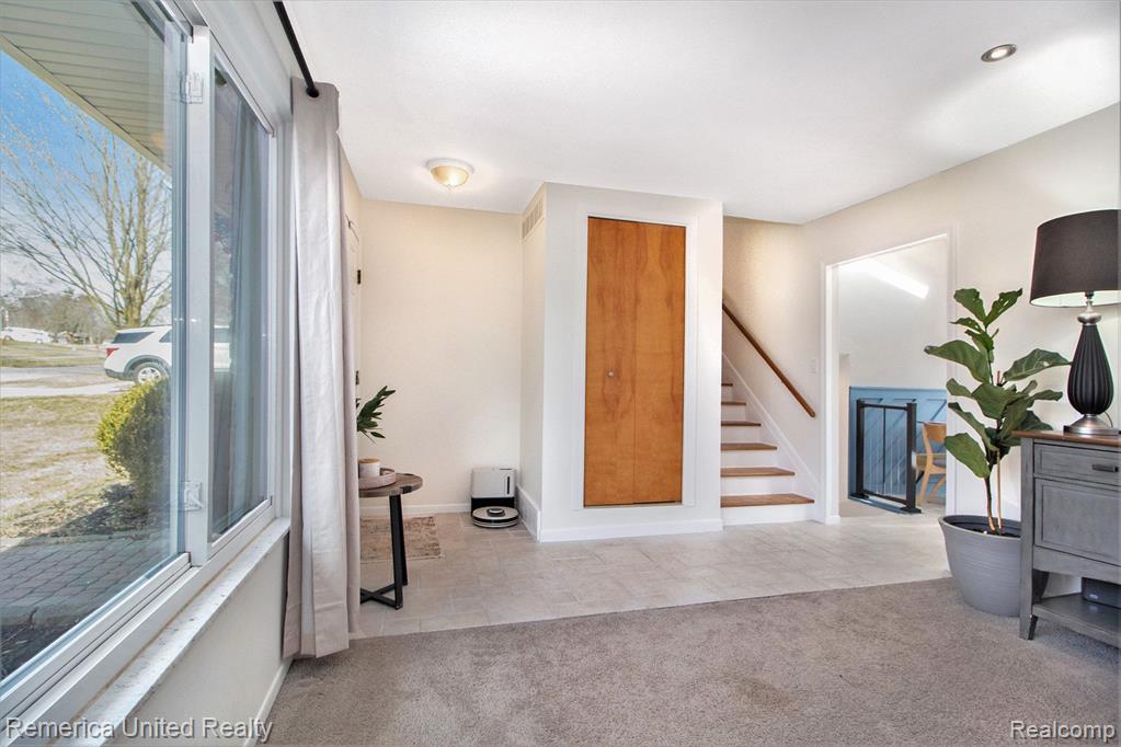 999 BYRON, Milford, MI 48381 — Photo 2
