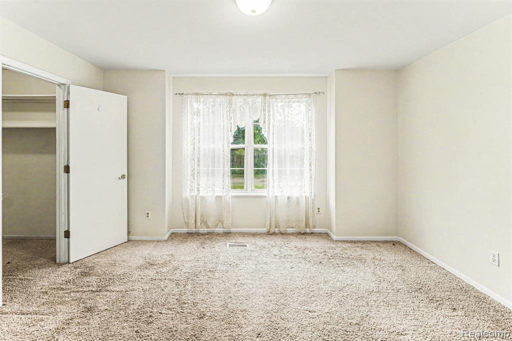 4228 Thom Street, Burton, MI 48509 — Photo 10