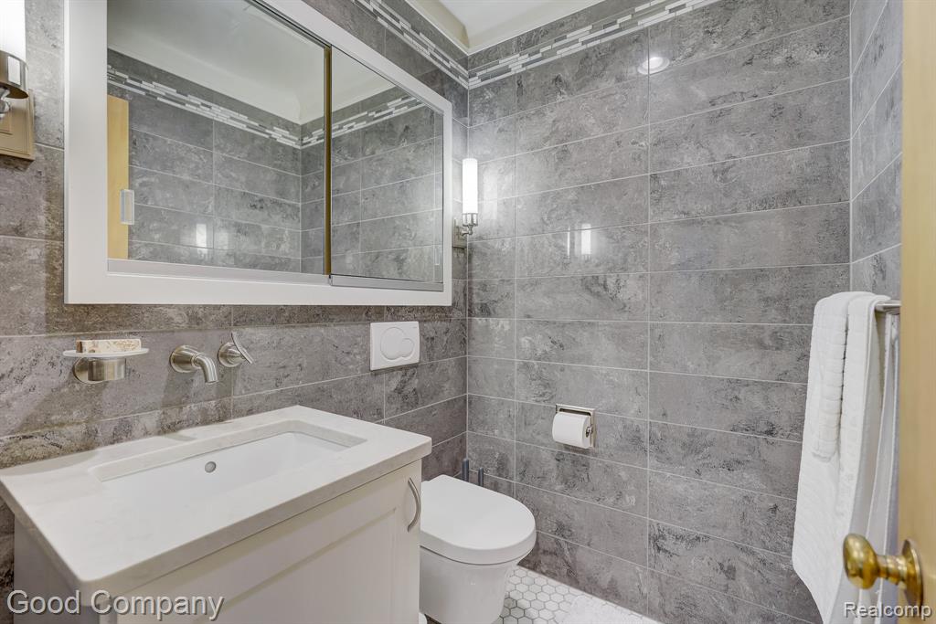 1557 Lochmoor Boulevard, Grosse Pointe Woods, MI 48236 — Photo 24