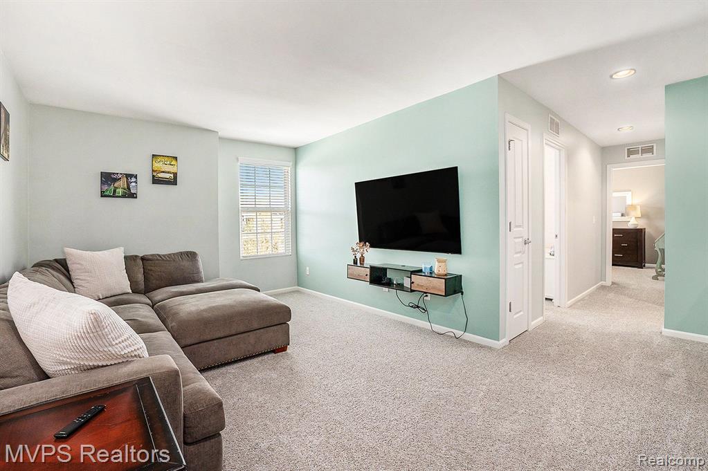 49218 CAMAROSA Lane, Macomb, MI 48044 — Photo 12