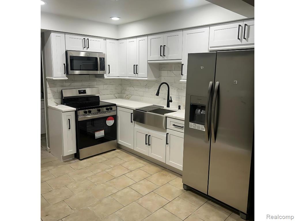 29600 CITY CENTER Drive, 4, Warren, MI 48093 — Photo 7