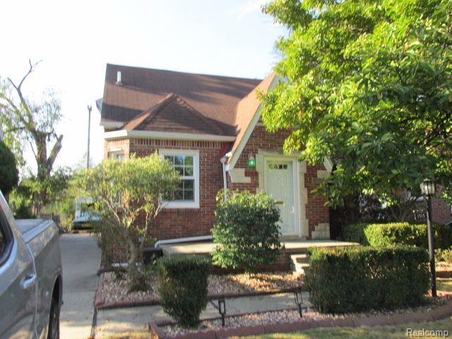 1915 LANCASTER Street, Grosse Pointe Woods, MI 48236 — front exterior
