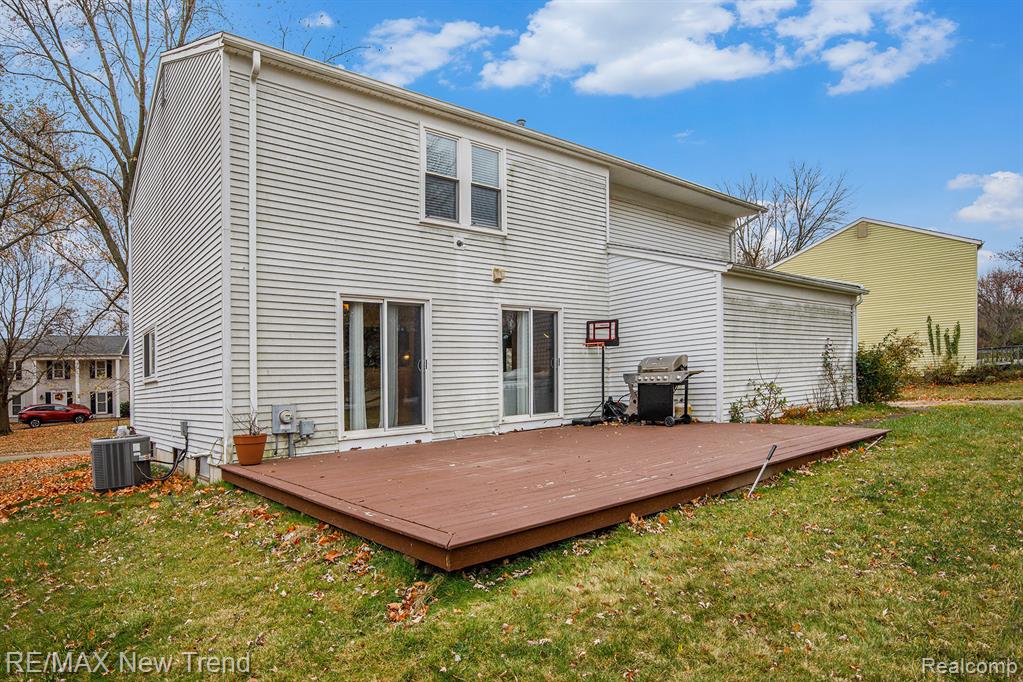 5748 Kingsfield Drive, West Bloomfield, MI — Photo 40