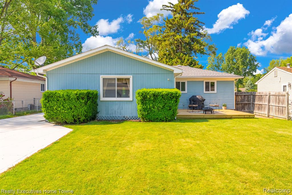 8540 Russell Street, Shelby Twp, MI 48317 — Photo 38
