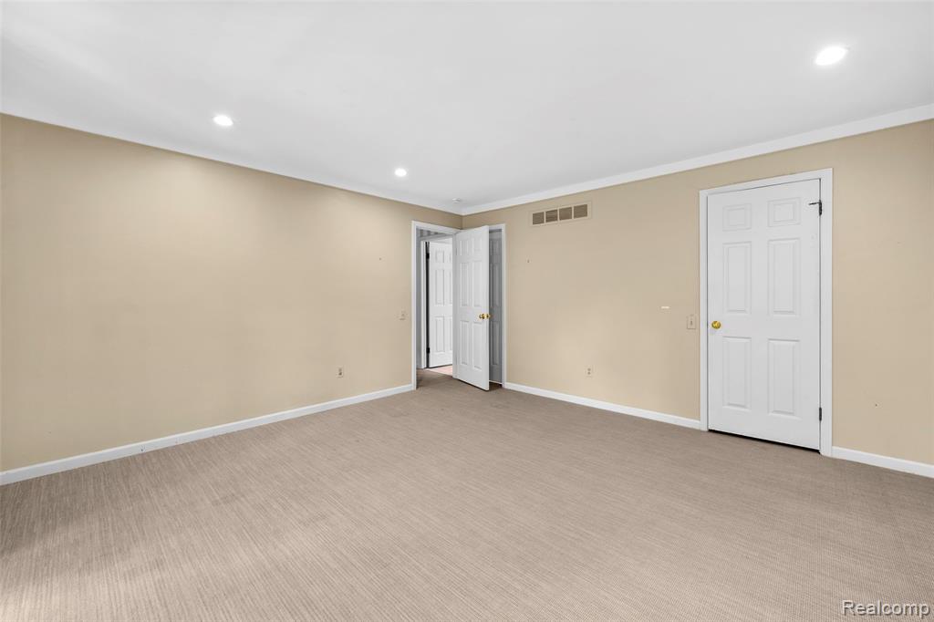 194 Charlevoix Avenue, Grosse Pointe Farms, MI 48236 — Photo 27