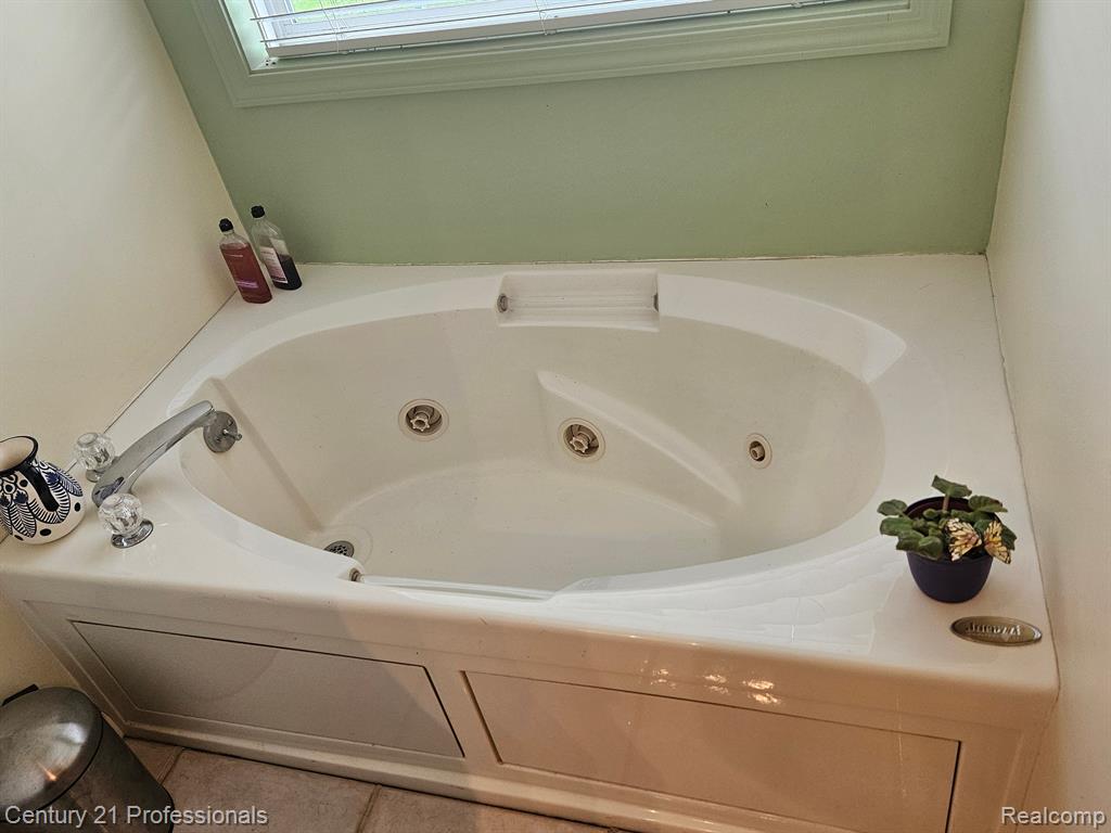 1451 ASHLYN Court, Fowlerville, MI 48836 — Photo 42