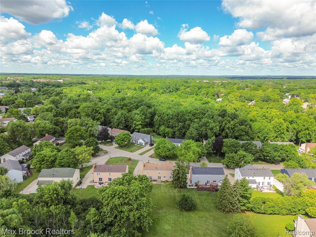 5484 Kingsfield Drive, West Bloomfield, MI — Photo 47