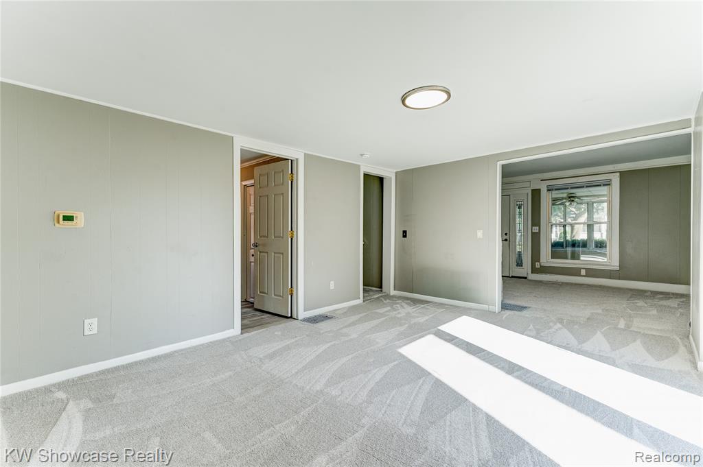 3033 Cass Lake Avenue, Keego Harbor, MI 48320 — Photo 8