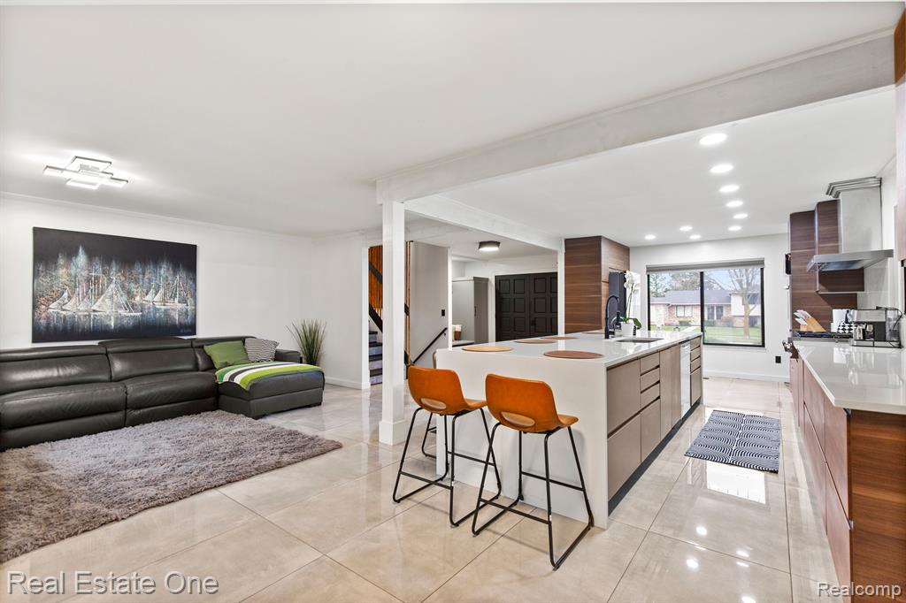 5251 WINCHESTER Drive, Troy, MI 48085 — Photo 10