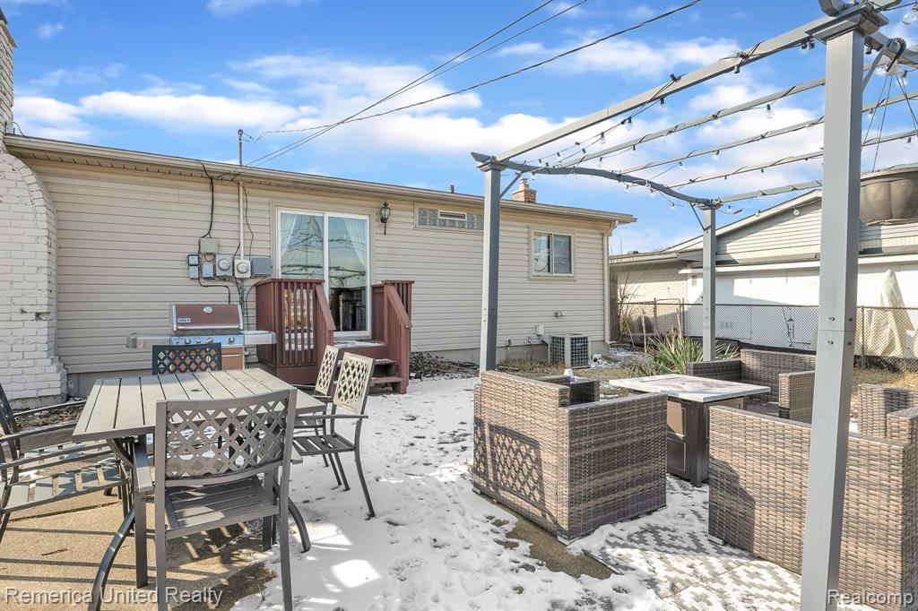 8906 E DEBORAH, Livonia, MI 48150 — Photo 8