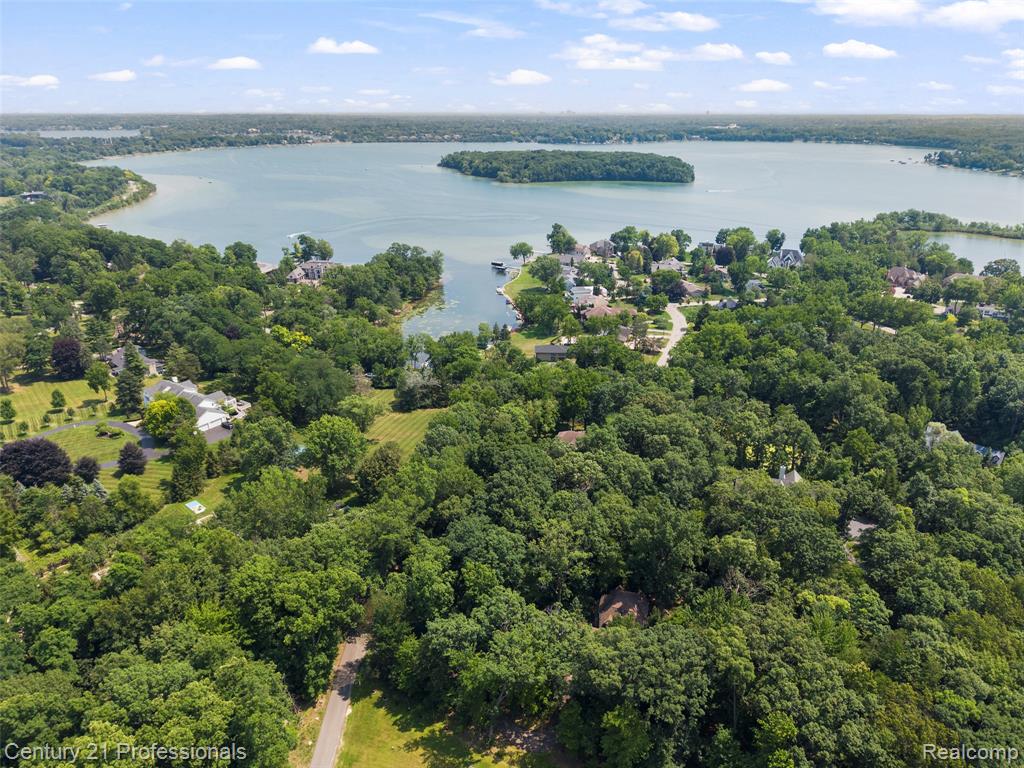 5135 Virgie Lane, West Bloomfield, MI 48324 — Photo 33