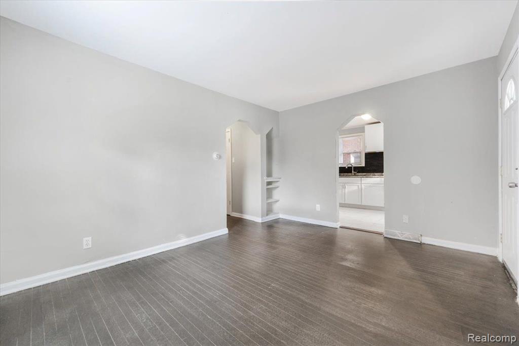 9108 CLOVERLAWN Street, Detroit, MI 48204 — Photo 4