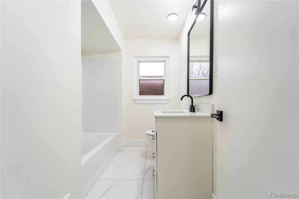 16535 Lincoln Avenue, Eastpointe, MI 48021 — Photo 20