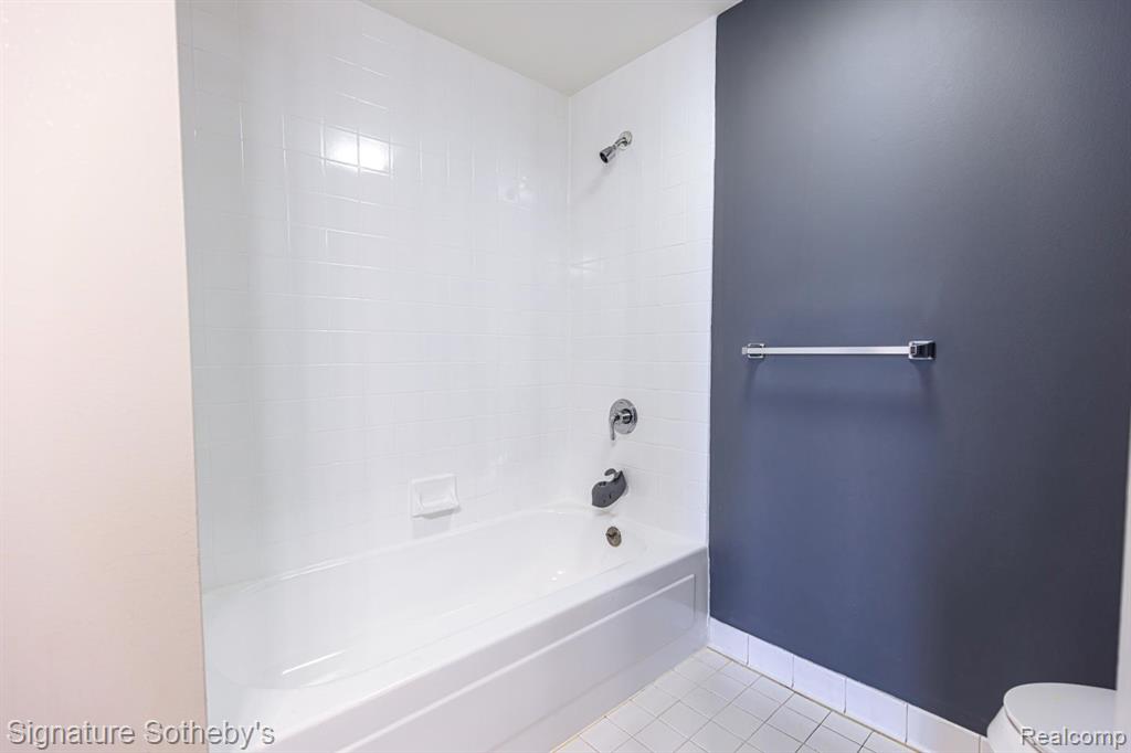 250 E Harbortown Drive, 703, Detroit, MI 48207 — Photo 29