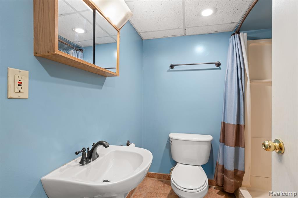 9950 HENRY RUFF Road, Livonia, MI 48150 — Photo 26