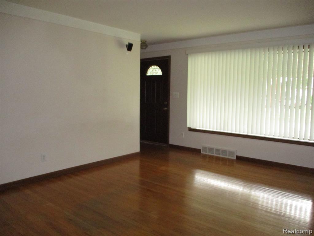 831 CARDWELL Street, Garden City, MI — Photo 2