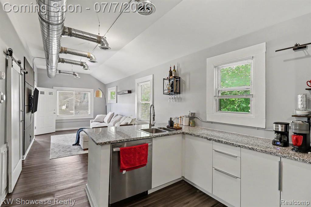 435 W Sonoma Avenue, Hazel Park, MI 48030 — Photo 10