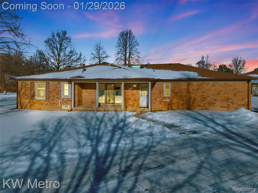 49321 Glasco Court, Utica, MI 48315 — Photo 2