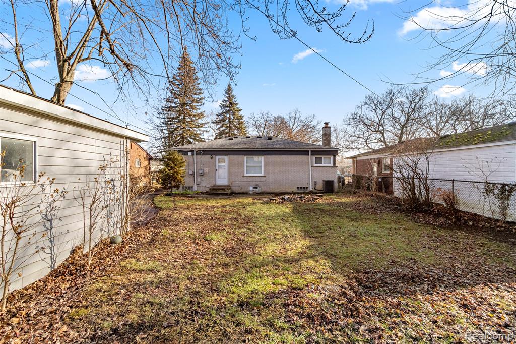9319 Merriman Road, Livonia, MI 48150 — Photo 32