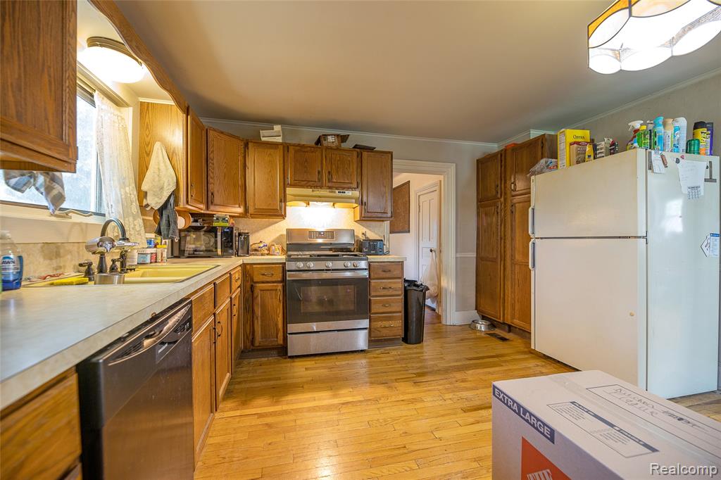 737 N Madison Street, Lapeer, MI 48446 — Photo 6