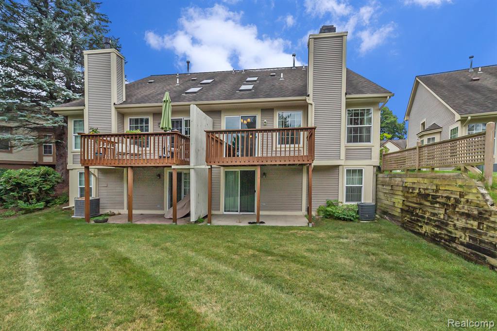 715 WHISPERWOOD Trail, Fenton, MI 48430 — Photo 21