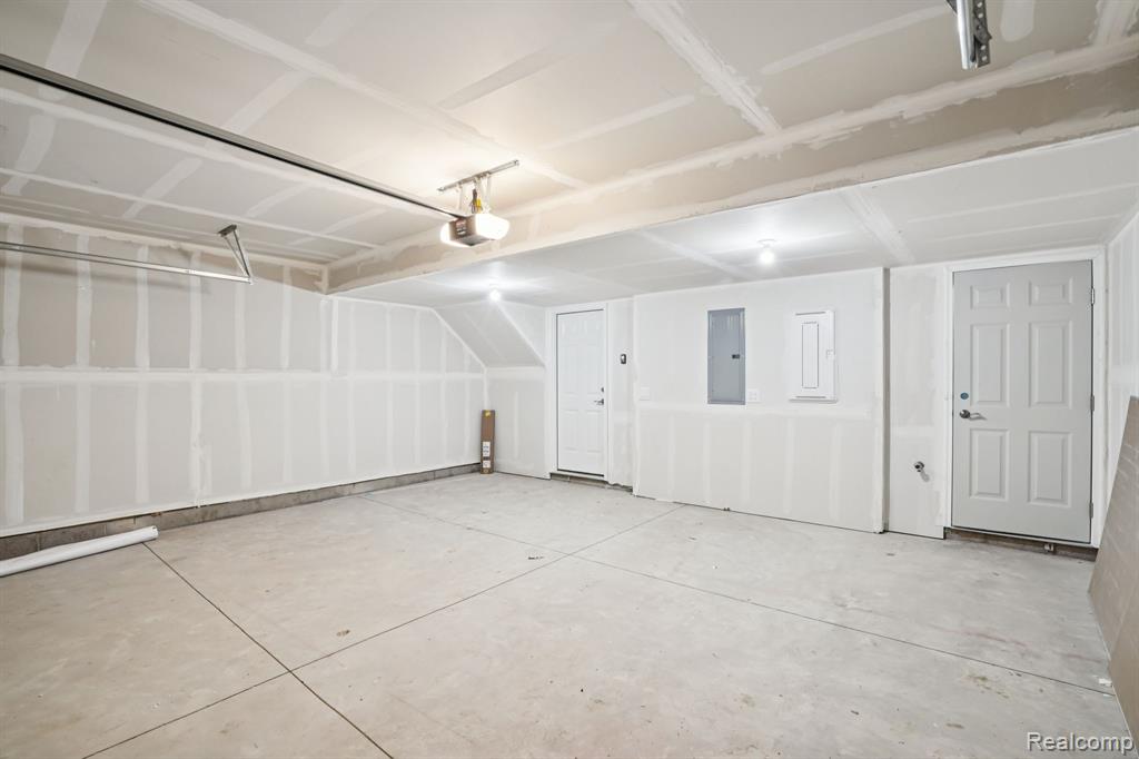 42827 Atwood Avenue, Novi, MI — Photo 27