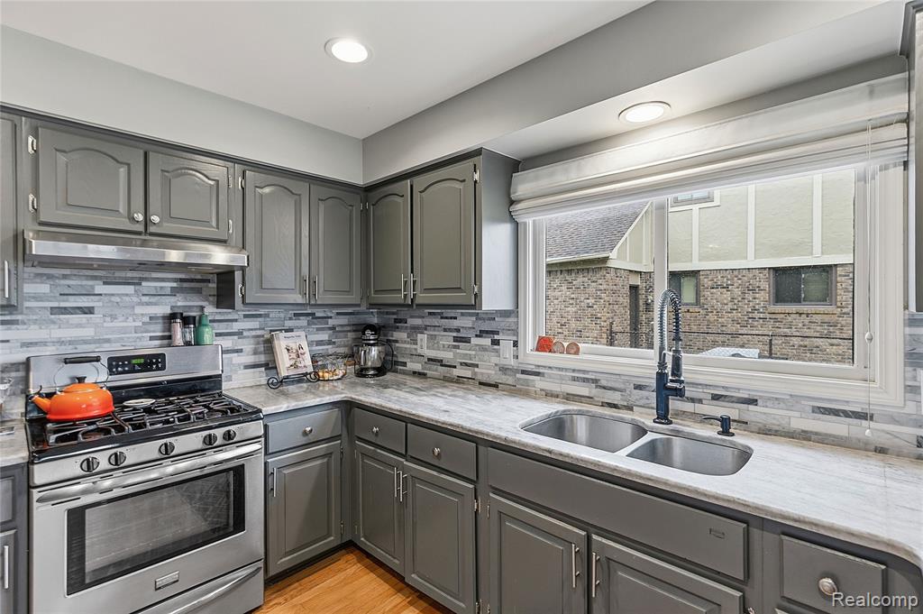 26525 Mapleridge Drive, New Baltimore, MI — Photo 12