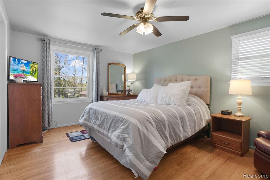 430 CHESTER Court, South Lyon, MI 48178 — Photo 12