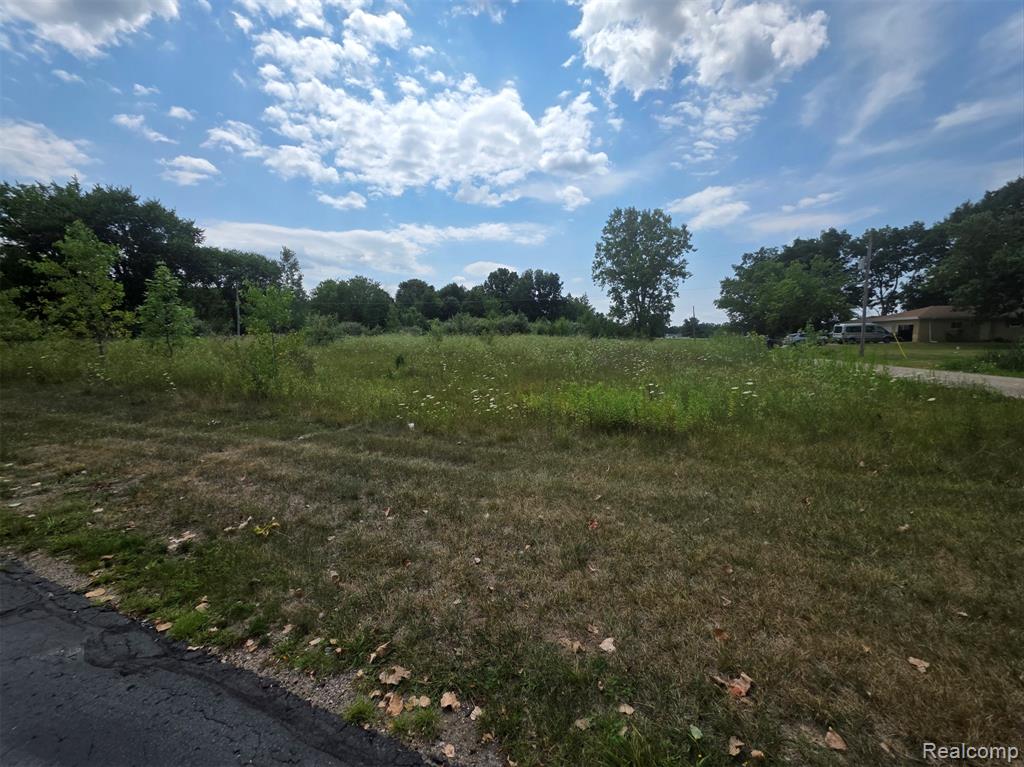 113 Devonshire Dr, Lapeer, MI 48446