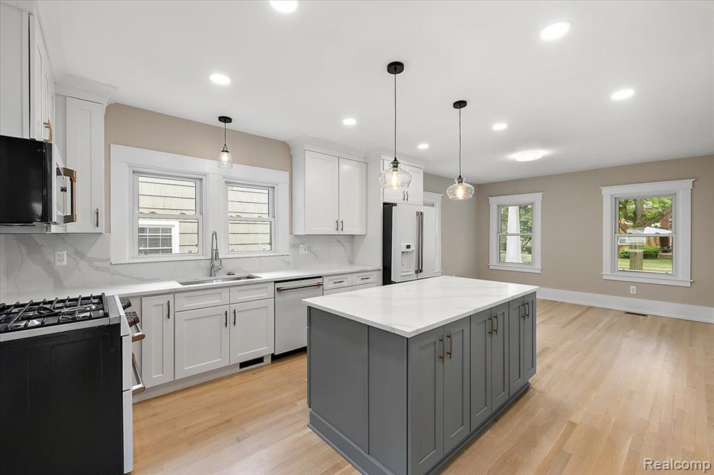776 W LINCOLN Street, Birmingham, MI 48009 — Photo 9