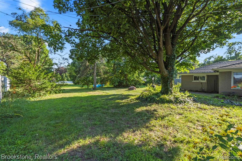 42475 Postiff Avenue, Plymouth, MI 48170 — Photo 24