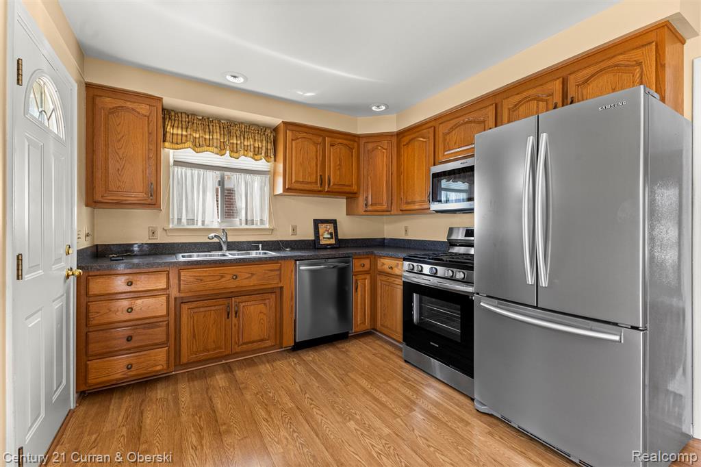 6106 N Charlesworth Street, Dearborn Heights, MI 48127 — Photo 9