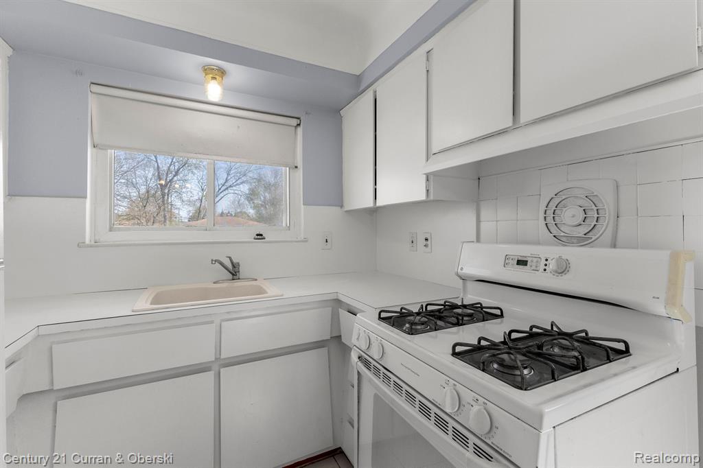 6661 N BEECH DALY Road, Dearborn Heights, MI 48127 — Photo 14