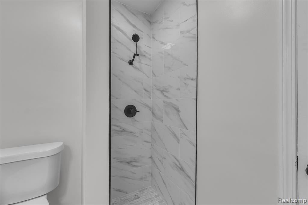 18755 Cambridge Boulevard, Lathrup Village, MI 48076 — Photo 34