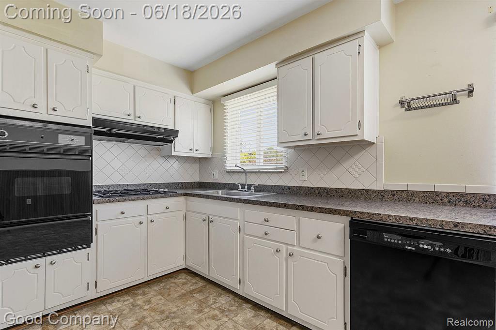 8246 Independence Drive, Sterling Heights, MI 48313 — Photo 7