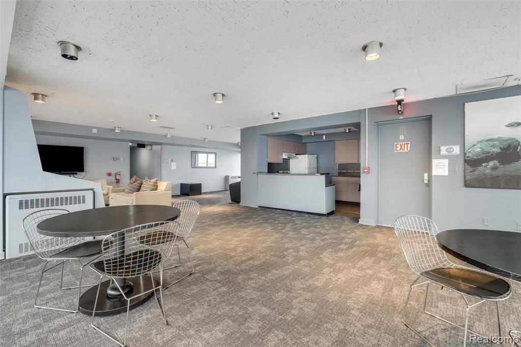 8200 E Jefferson Avenue, Detroit, MI 48214 — Photo 33