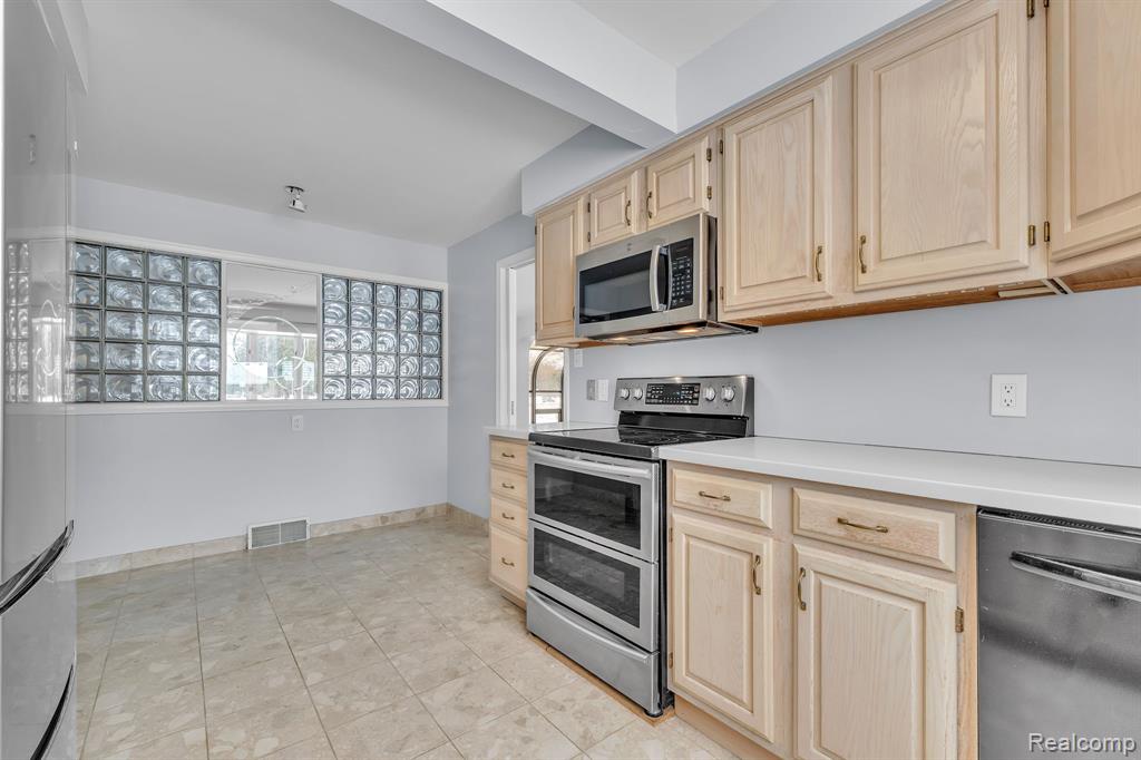 6576 Inkster Road, West Bloomfield, MI — Photo 37